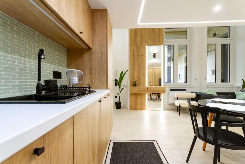 2 Bedroom W Ac Extravagant Gallery Loft By Newave Apartman Budapest