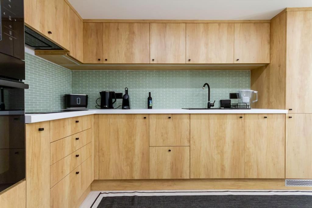 2 Bedroom W Ac Extravagant Gallery Loft By Newave Apartman *
