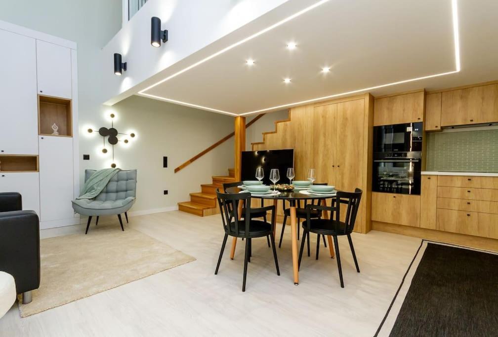 Apartman 2 Bedroom W Ac Extravagant Gallery Loft By Newave
