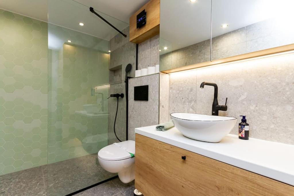 Apartman 2 Bedroom W Ac Extravagant Gallery Loft By Newave *