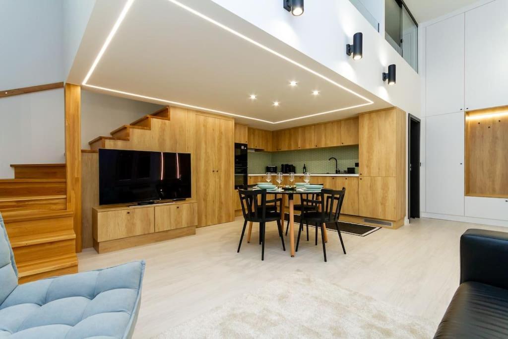 2 Bedroom W Ac Extravagant Gallery Loft By Newave Apartman