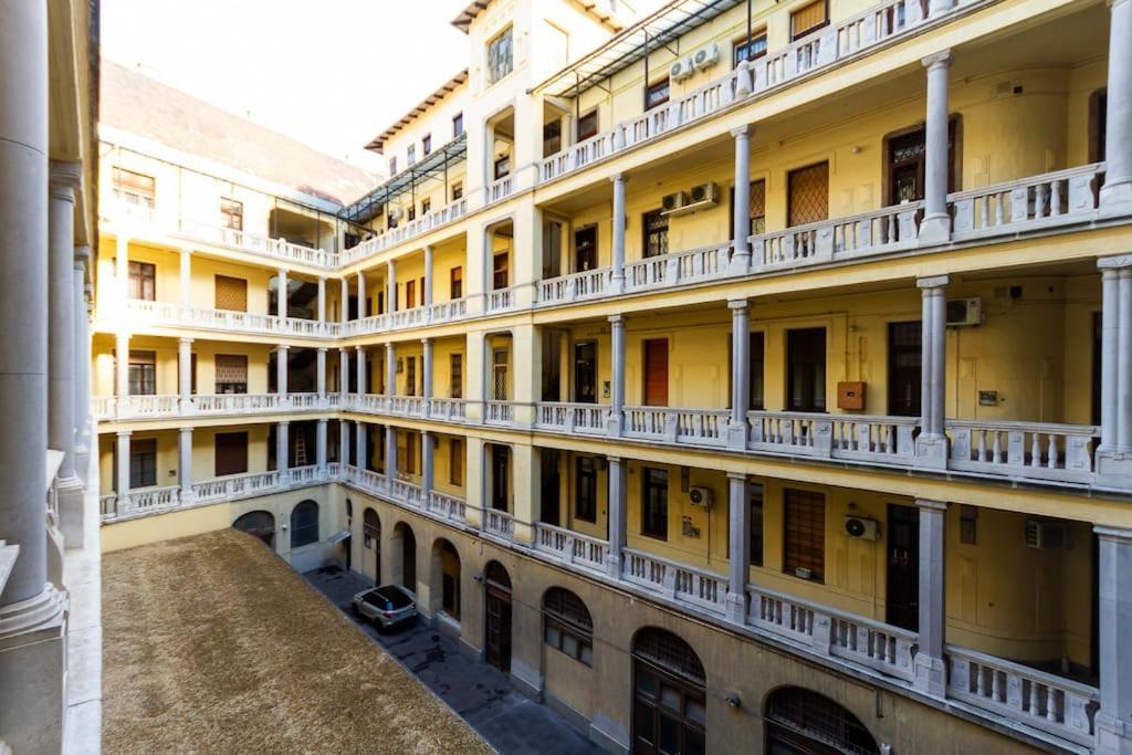 2 Bedroom W Ac Extravagant Gallery Loft By Newave Appartement Budapest